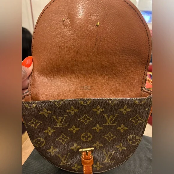 Louis Vuitton Crossbody bag. Looking for a new home. - Picture 5 of 11